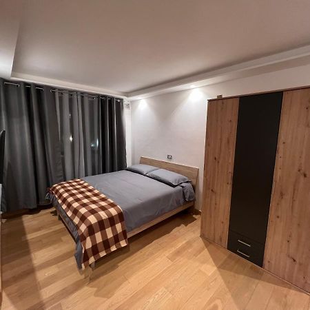 Apartmán Elegante E Moderno Monolocale Oga Exteriér fotografie