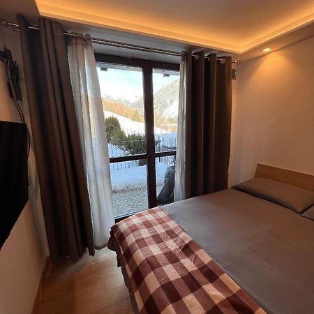 Apartmán Elegante E Moderno Monolocale Oga Exteriér fotografie