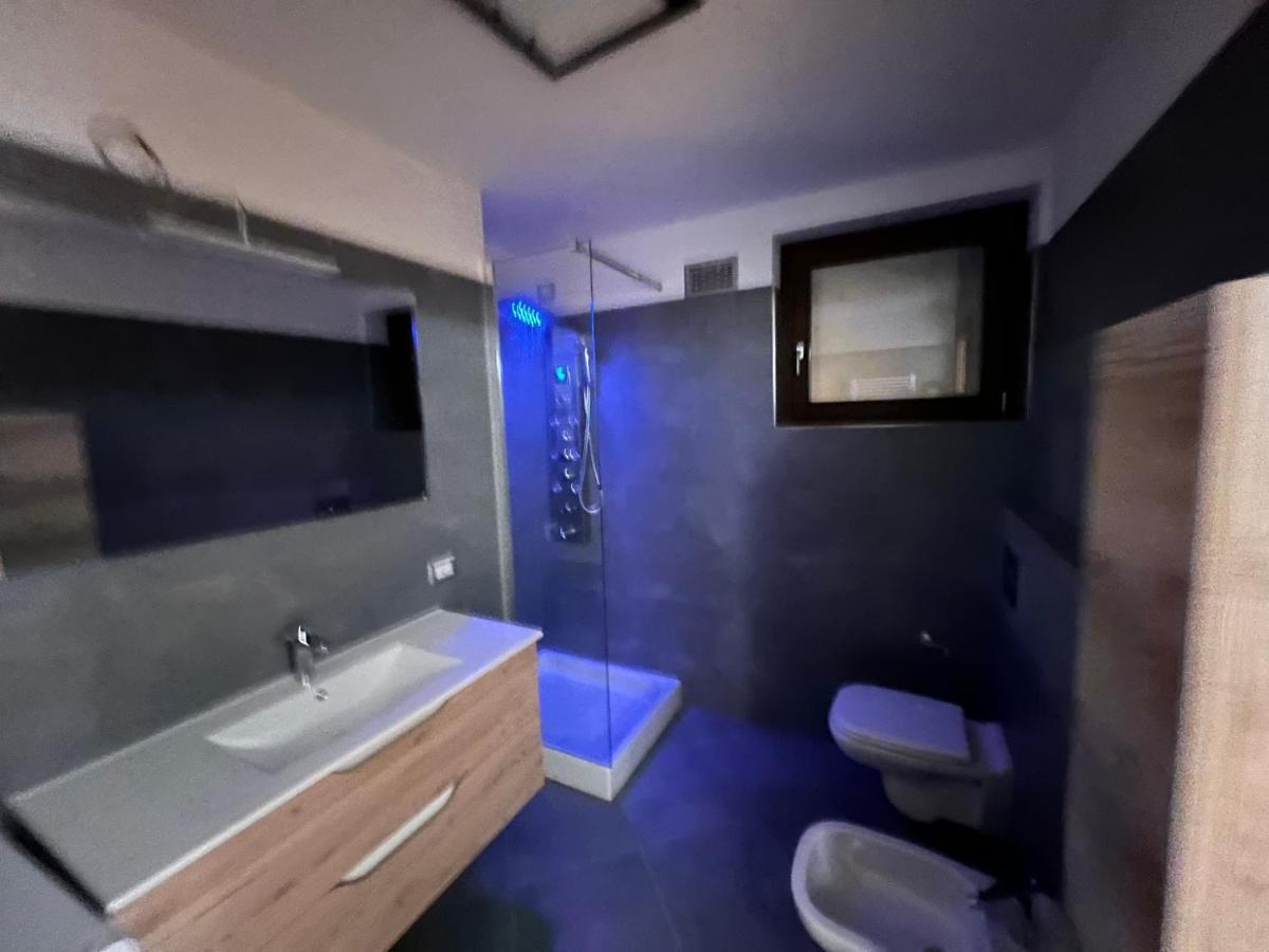 Apartmán Elegante E Moderno Monolocale Oga Exteriér fotografie
