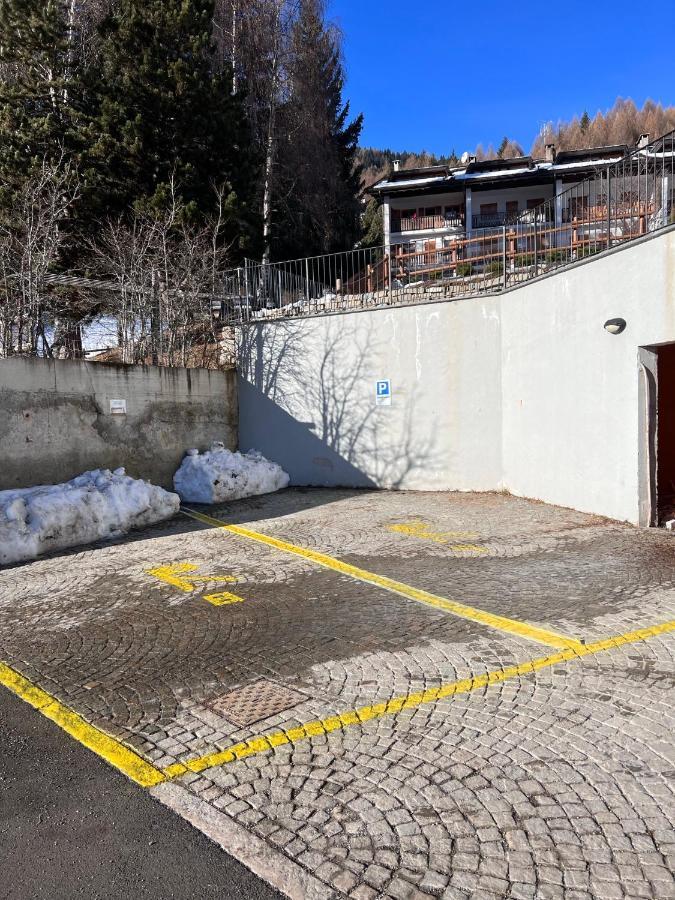 Apartmán Elegante E Moderno Monolocale Oga Exteriér fotografie